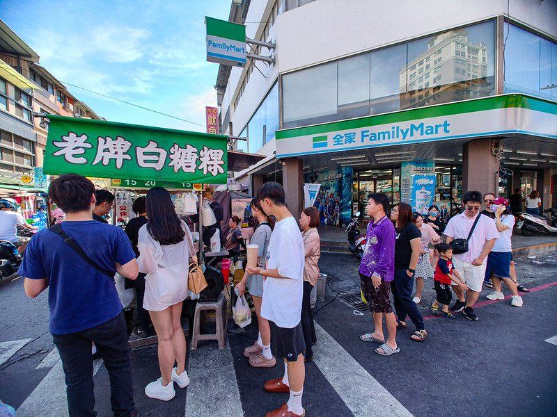 老牌白糖粿，高雄自強夜市美食，60多年老店，還沒開張就開始排隊，半小時內買到叫運氣好的必吃店 @鄉民食堂