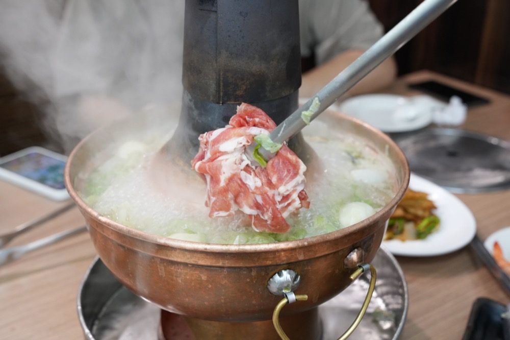 京華餐廳平津涮羊肉，高雄美食，民國38年就開的美味涮羊肉，不預約吃不到 @鄉民食堂
